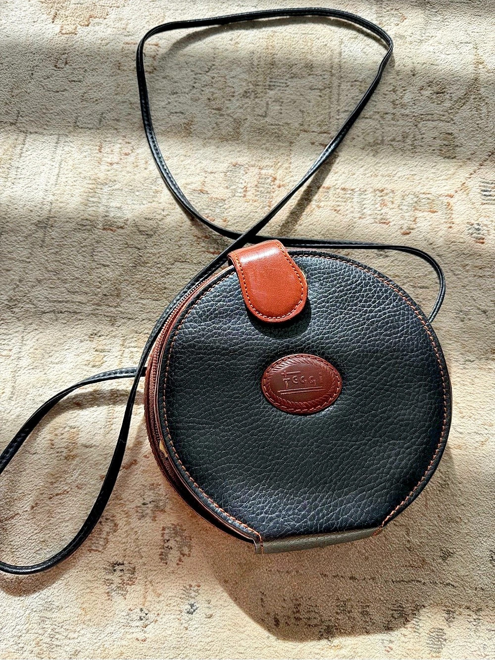 Retro round Crossbody Bag in Black & Brown
